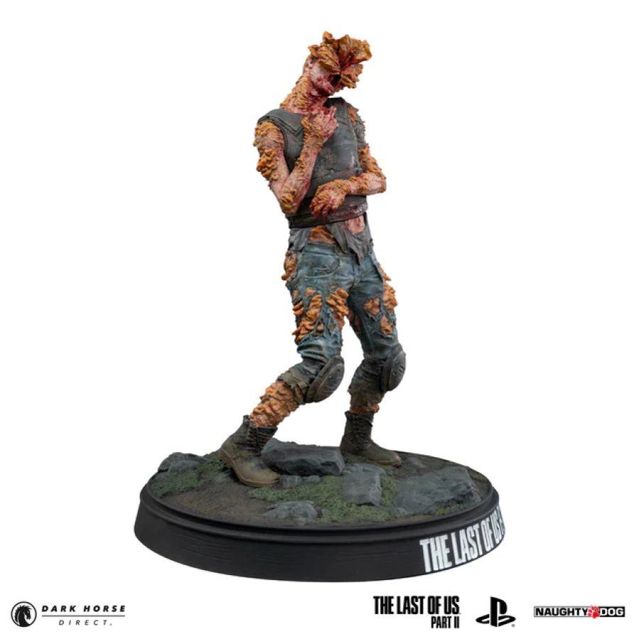 DHC3010-338 The Last Of Us 2 - Armoured Clicker Figure - Dark Horse Comics - Titan Pop Culture