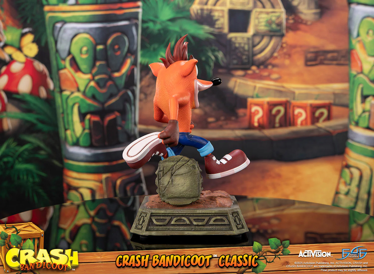 Crash Bandicoot - Crash Running Statue