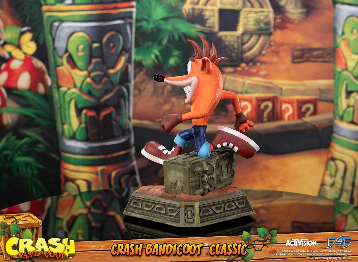 Crash Bandicoot - Crash Running Statue