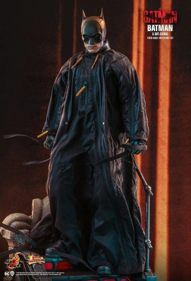 HOTMMS641 The Batman - Batman and Bat-Signal 1:6 Scale Action Figure Set - Hot Toys - Titan Pop Culture