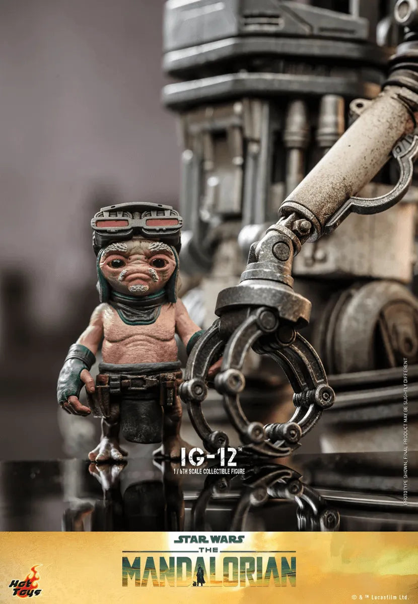 HOTTMS104 Star Wars: Mandalorian - IG-12 1:6 Scale Collectible Figure - Hot Toys - Titan Pop Culture