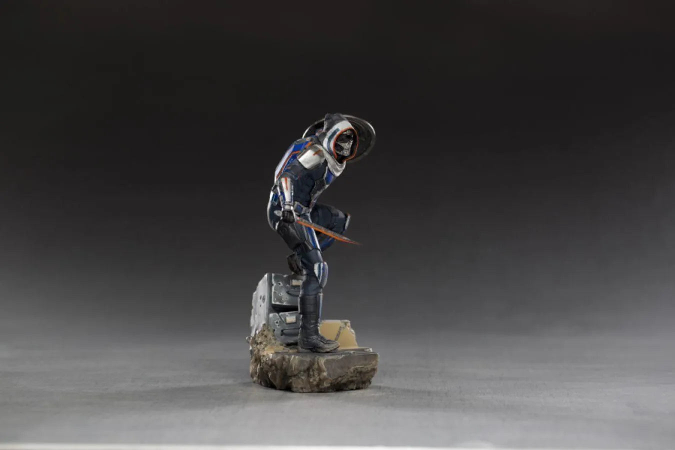 IRO28013 Black Widow - Taskmaster 1:10 Scale Statue - Iron Studios - Titan Pop Culture