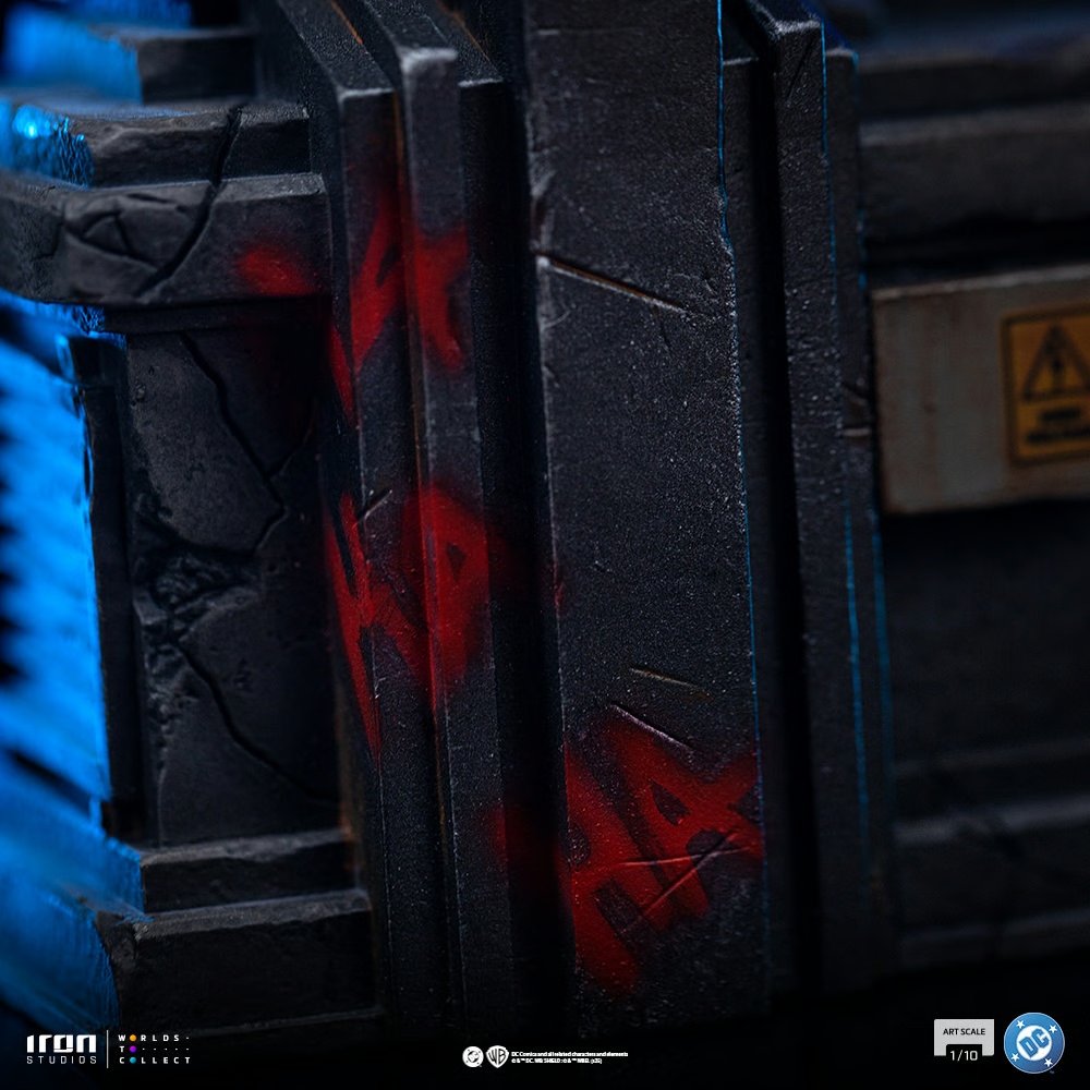 Batman - Nightwing 1:10 Scale Statue