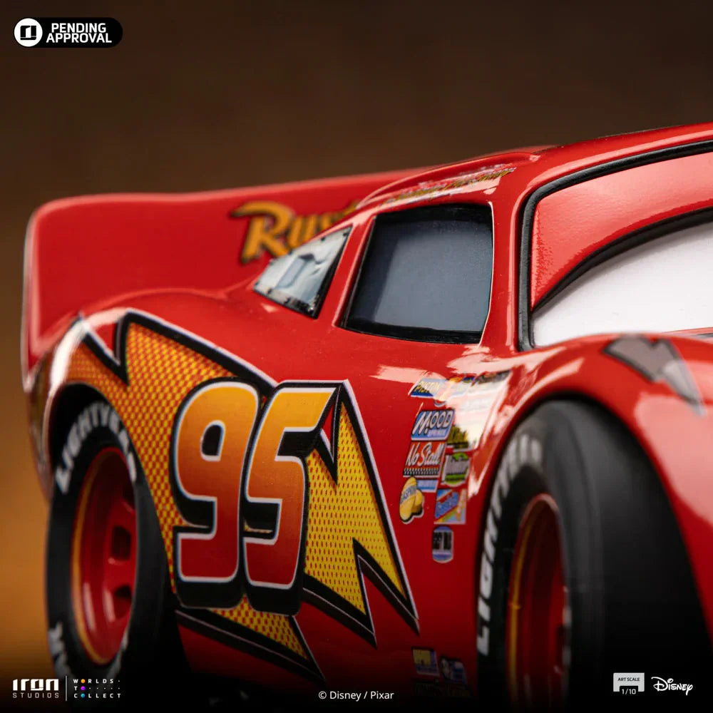 Coches - Estatua de Rayo McQueen a escala 1:10