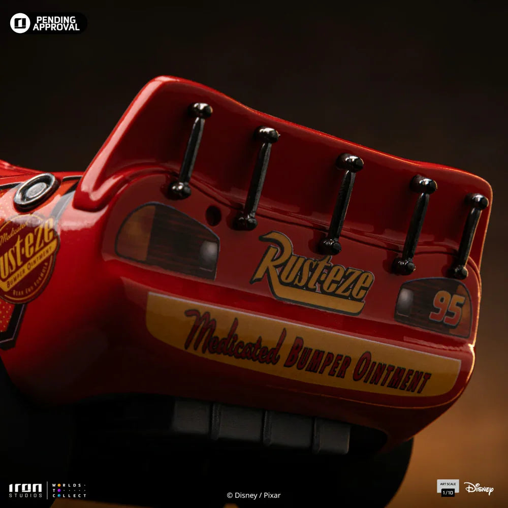 Coches - Estatua de Rayo McQueen a escala 1:10
