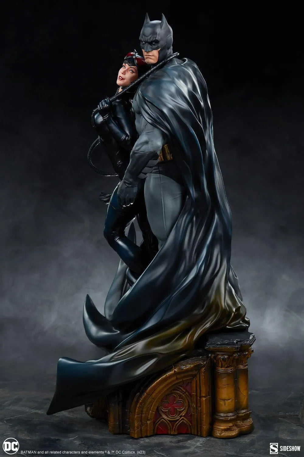 SID200618 DC Comics - Batman & Catwoman Diorama - Sideshow Collectibles - Titan Pop Culture