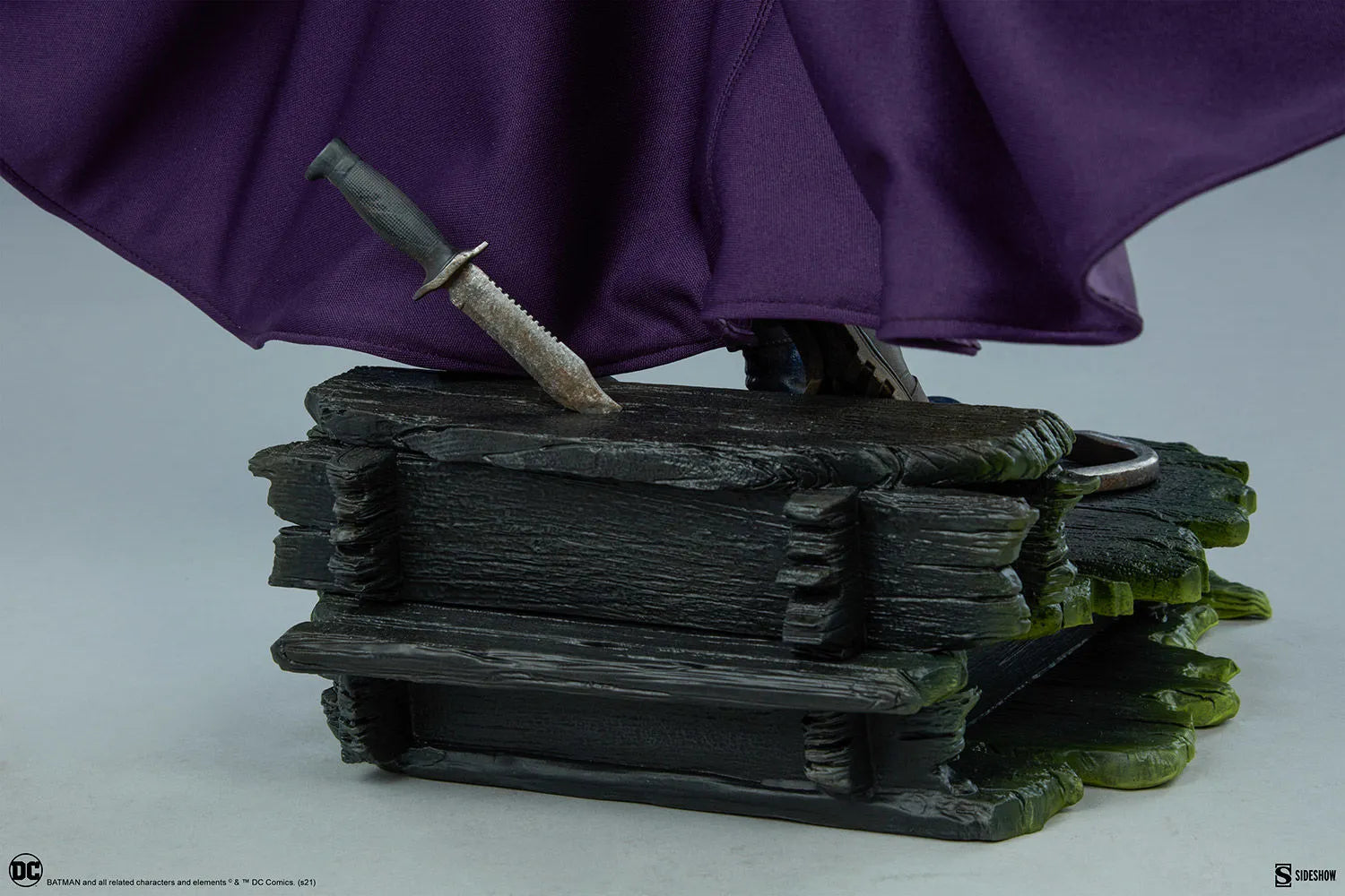 SID300780 DC Comics - Huntress Premium Format Statue - Sideshow Collectibles - Titan Pop Culture