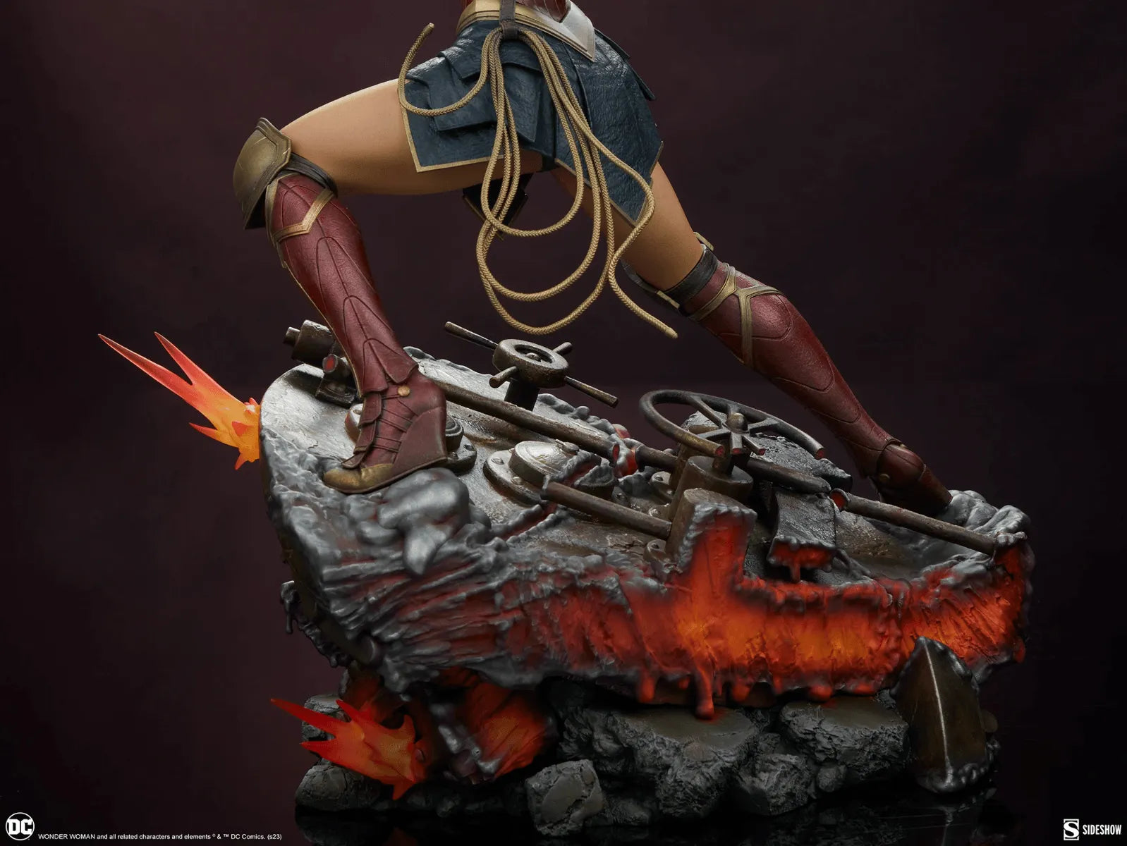 SID300817 Wonder Woman - Saving The Day Premium Format Statue - Sideshow Collectibles - Titan Pop Culture