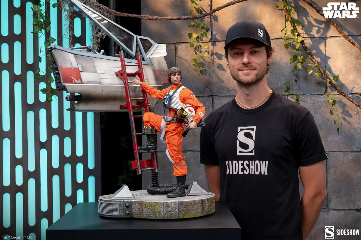 SID3008952 Star Wars - Luke & X-Wing: Red Five Standing By Premium Format Statue - Sideshow Collectibles - Titan Pop Culture