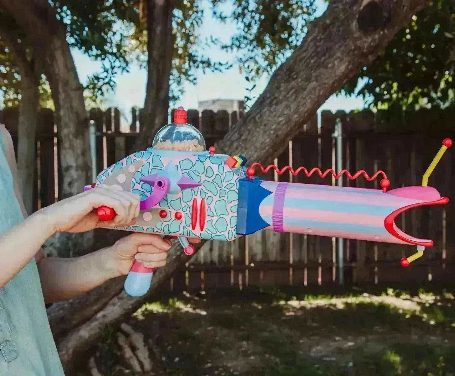 SYN-99505-C Killer Klowns from Outer Space - Popcorn Bazooka Electronic Replica - Syndicate Collectibles - Titan Pop Culture