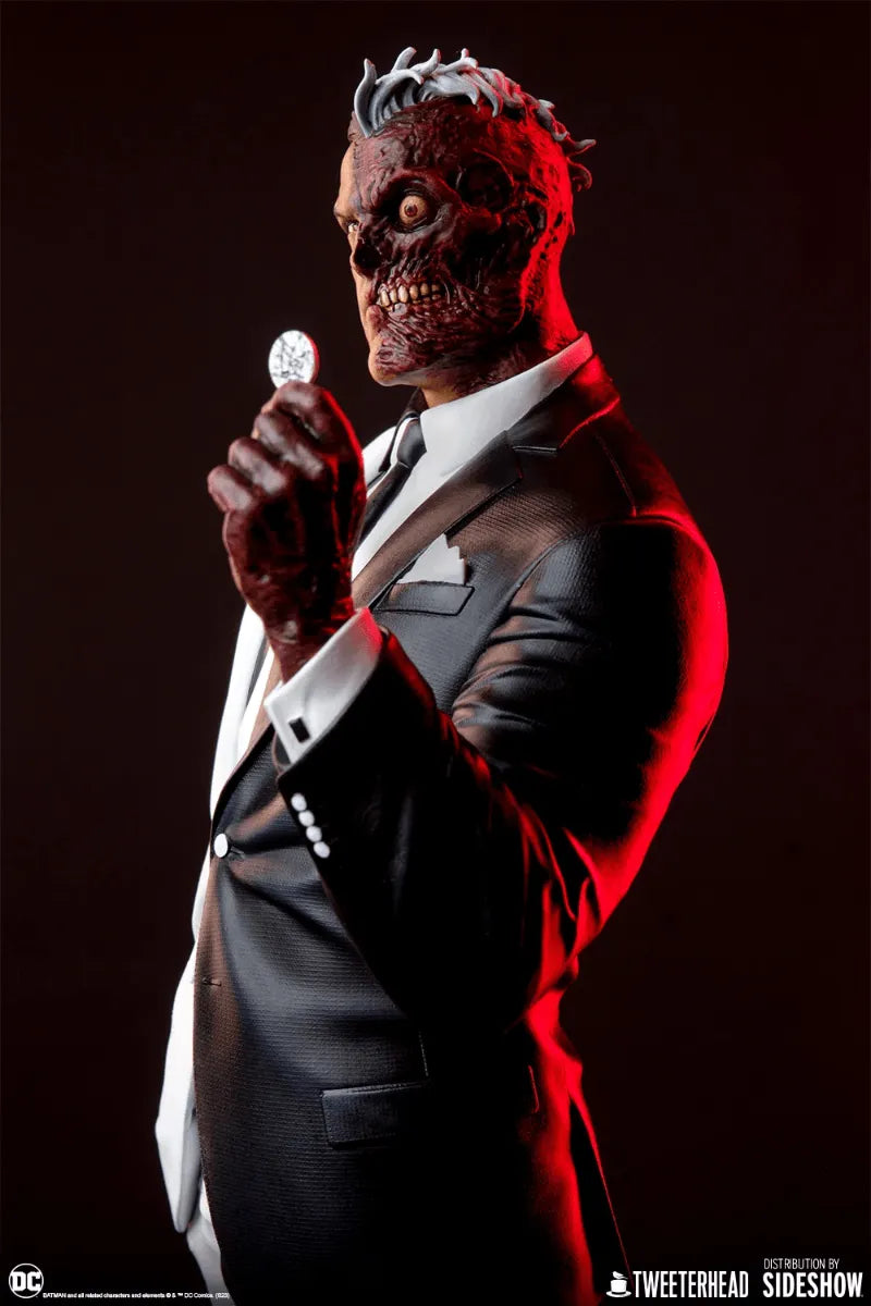 TWE912120 Batman - Two Face 1:6 Scale Maquette - Tweeterhead - Titan Pop Culture