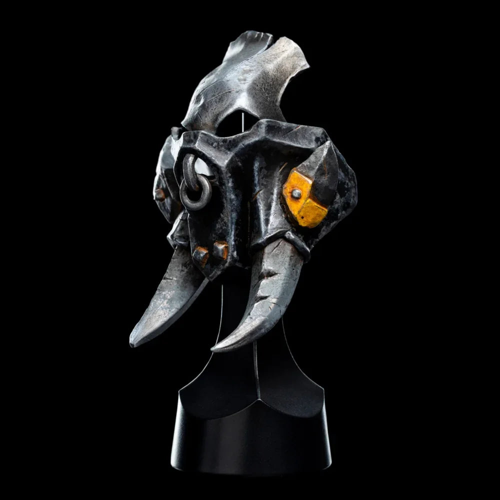 Warhammer: Age of Sigmar - Orruk Ardboy Replica Helmet