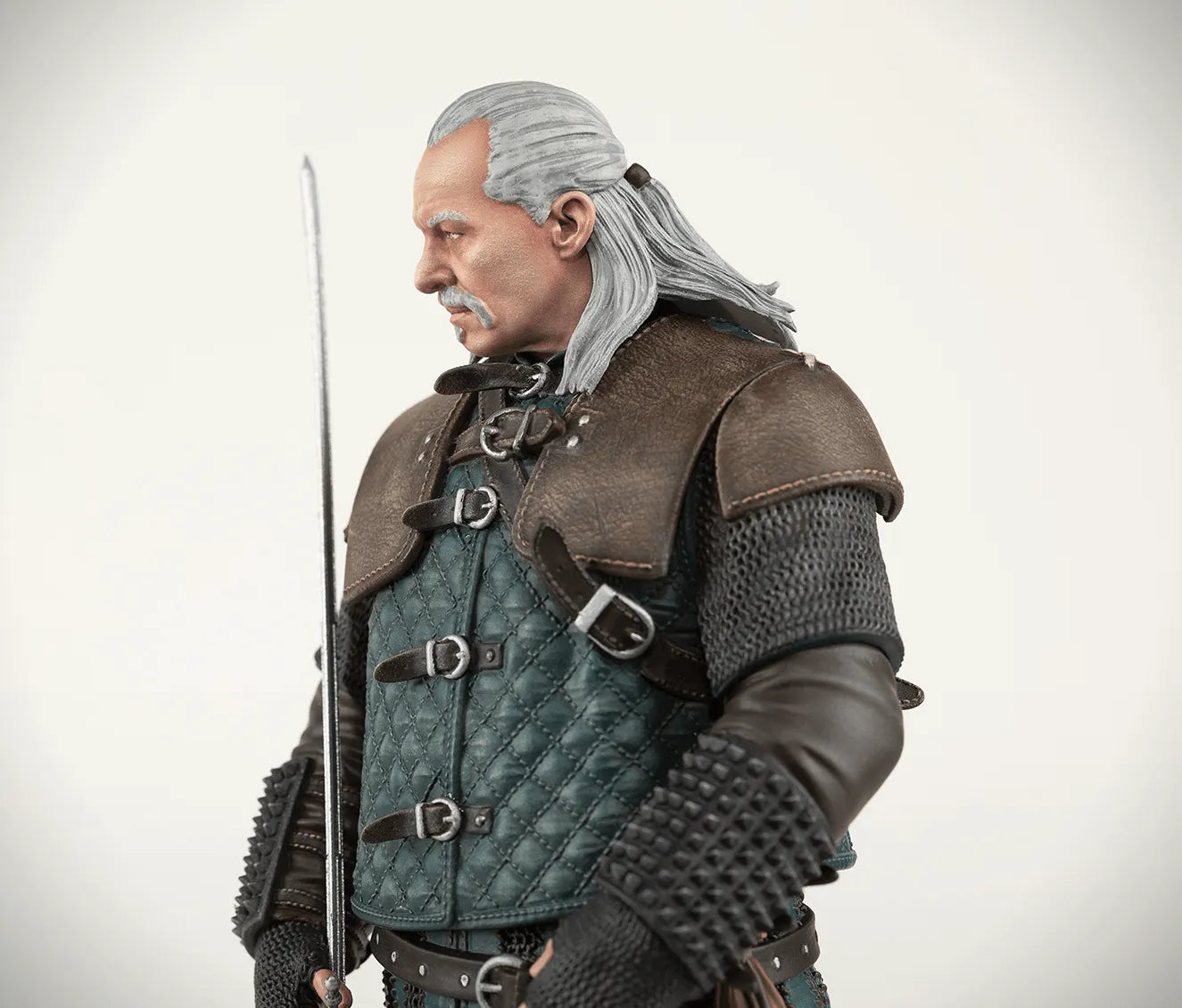 DHC3010-224 The Witcher 3 - Vesemir Figure - Dark Horse Comics - Titan Pop Culture