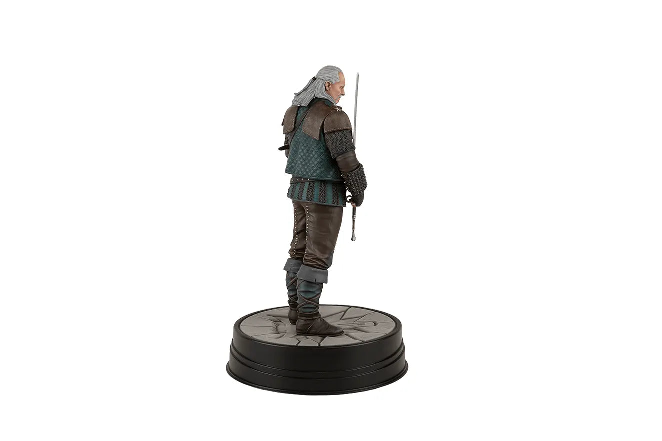 DHC3010-224 The Witcher 3 - Vesemir Figure - Dark Horse Comics - Titan Pop Culture