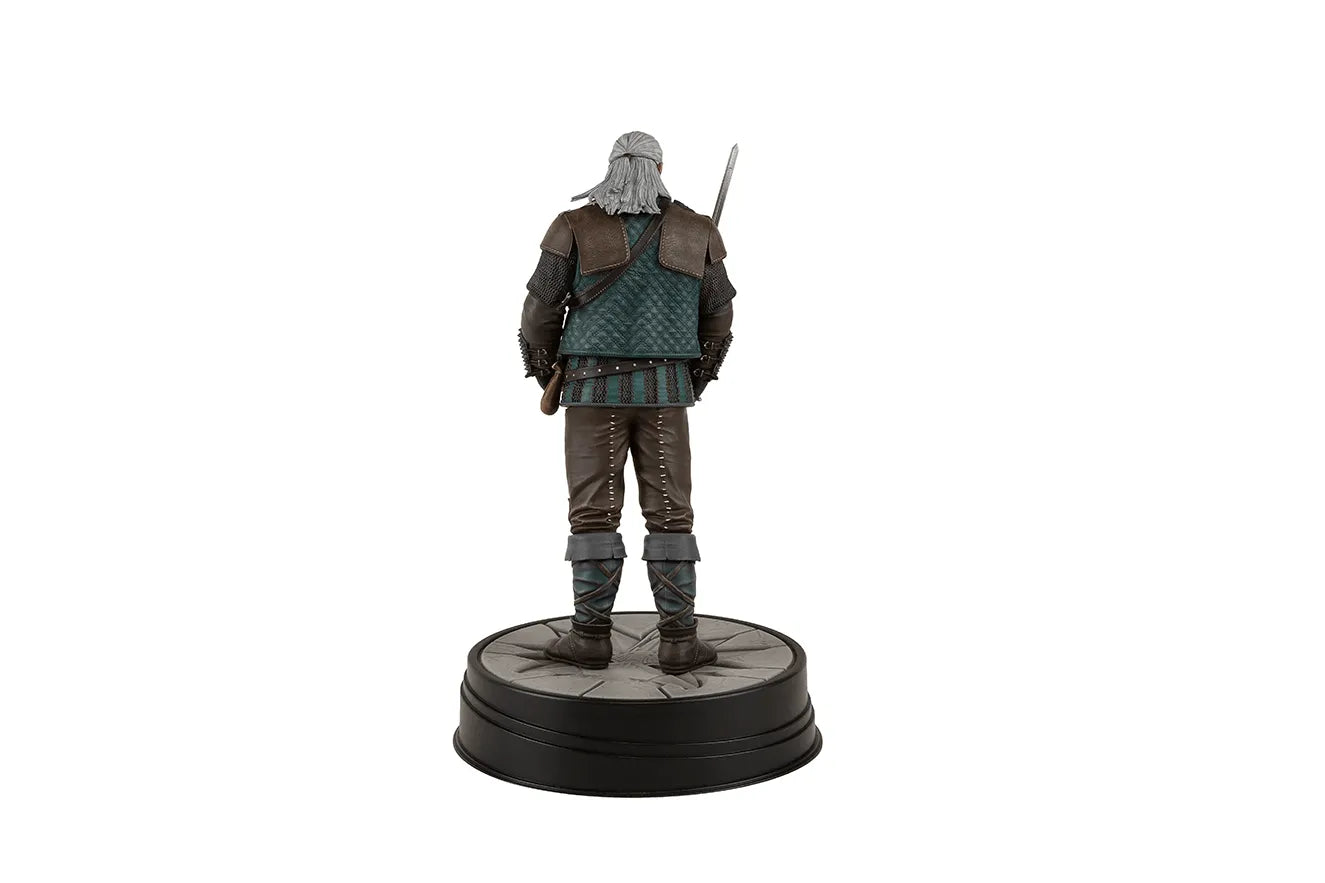 DHC3010-224 The Witcher 3 - Vesemir Figure - Dark Horse Comics - Titan Pop Culture