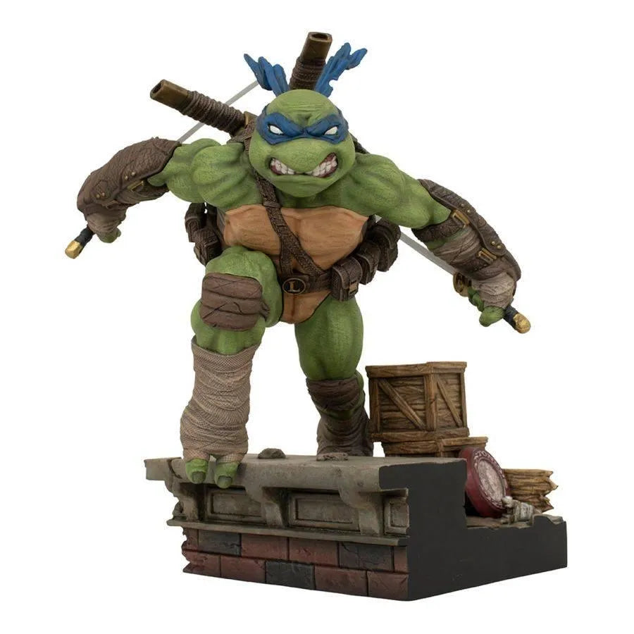 DSTJAN232416 Teenage Mutant Ninja Turtles (comics) - Leonardo Gallery Pvc Statue - Diamond Select Toys - Titan Pop Culture