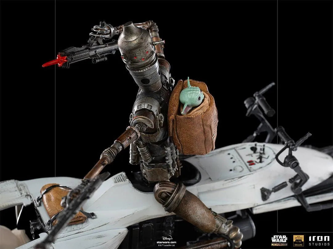 IRO28235 Star Wars: Mandalorian - IG-11 & Child Deluxe 1:10 Scale Statue - Dark Horse Comics - Titan Pop Culture