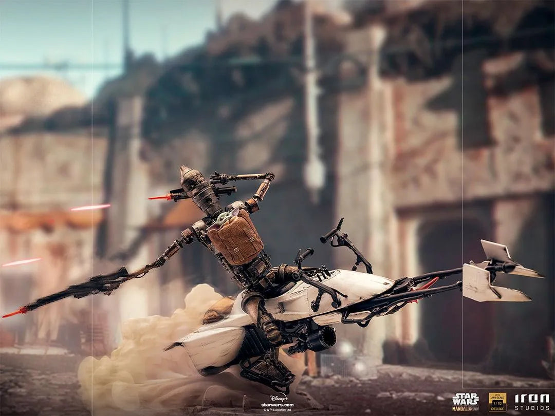 IRO28235 Star Wars: Mandalorian - IG-11 & Child Deluxe 1:10 Scale Statue - Dark Horse Comics - Titan Pop Culture