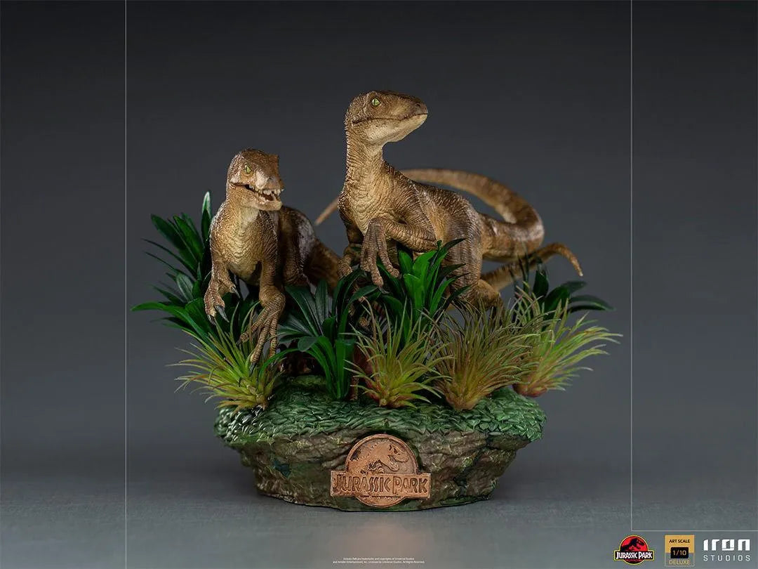 IRO28259 Jurassic Park - Two Raptors Deluxe 1:10 Scale Statue - Iron Studios - Titan Pop Culture