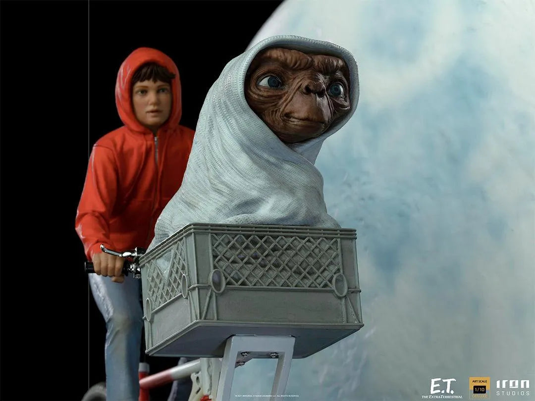 IRO28273 E.T. the Extra-Terrestrial - E.T. & Elliot Deluxe 1:10 Scale Statue - Iron Studios - Titan Pop Culture