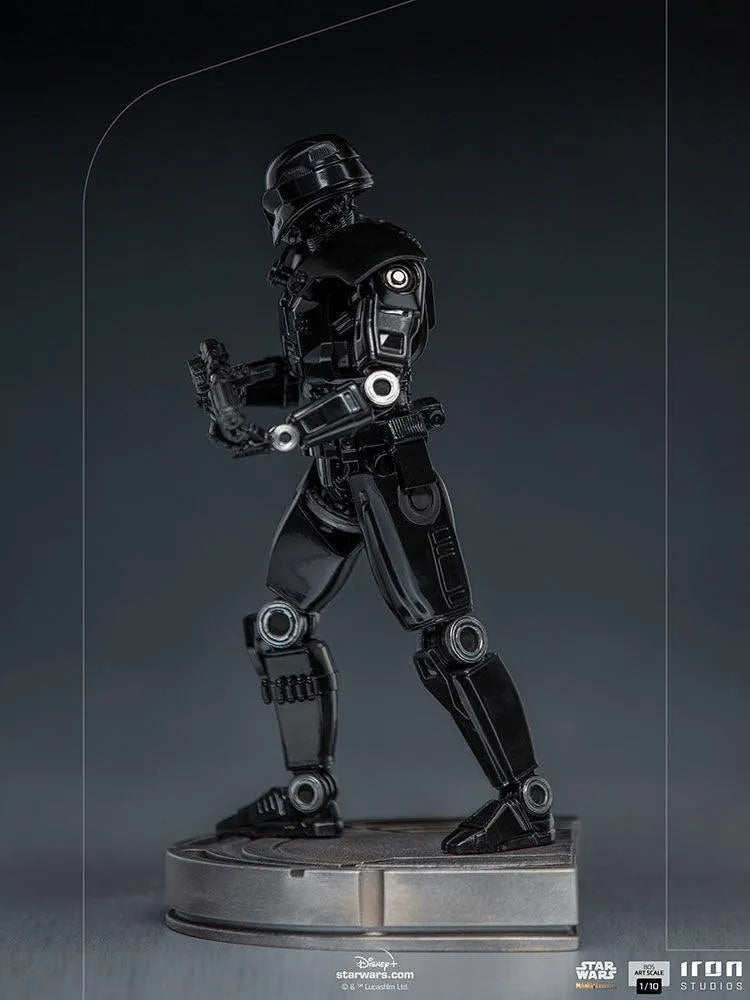 IRO28389 Star Wars: The Mandalorian - Dark Trooper 1:10 Scale Statue - Iron Studios - Titan Pop Culture