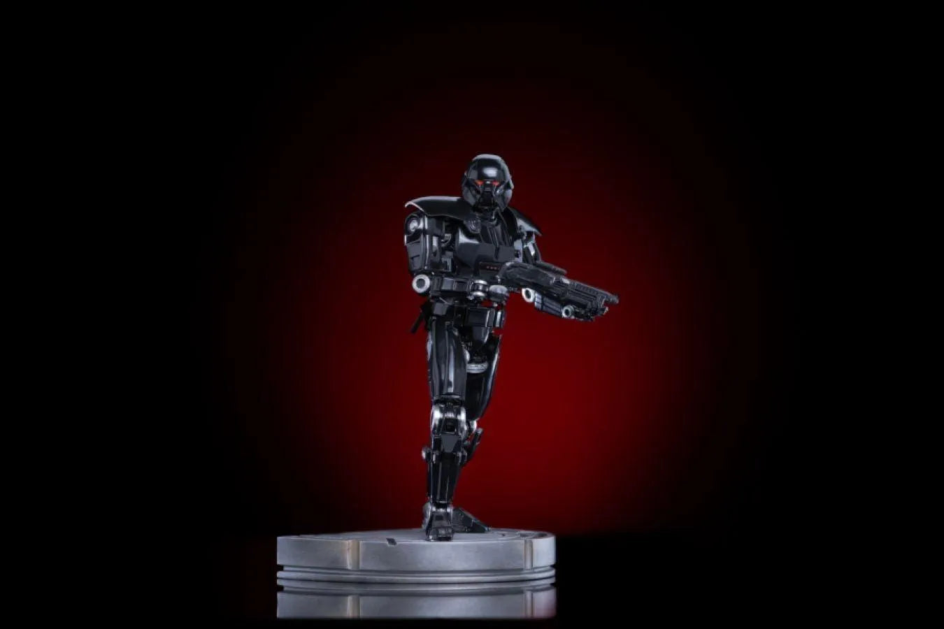 IRO28389 Star Wars: The Mandalorian - Dark Trooper 1:10 Scale Statue - Iron Studios - Titan Pop Culture