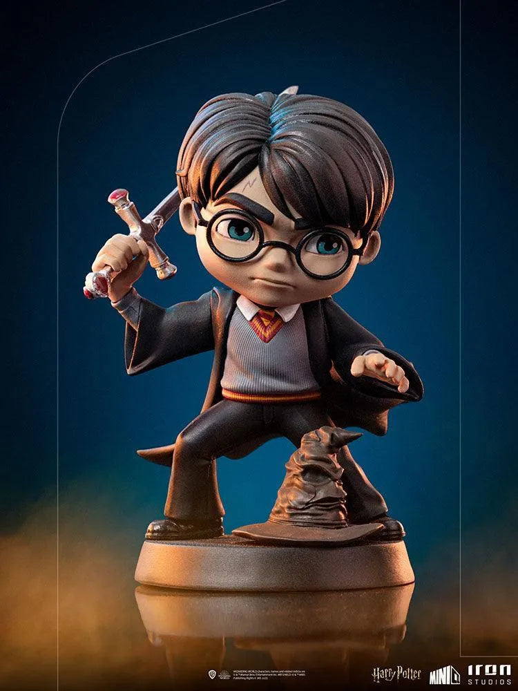 IRO50812 Harry Potter - Harry Potter with Sword of Gryffindor Minico Vinyl Figure - Iron Studios - Titan Pop Culture