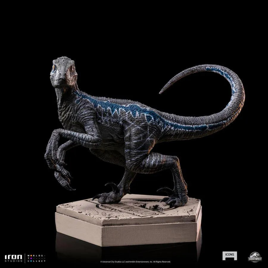 IRO52052 Jurassic World - Velociraptor B Blue Statue - Iron Studios - Titan Pop Culture