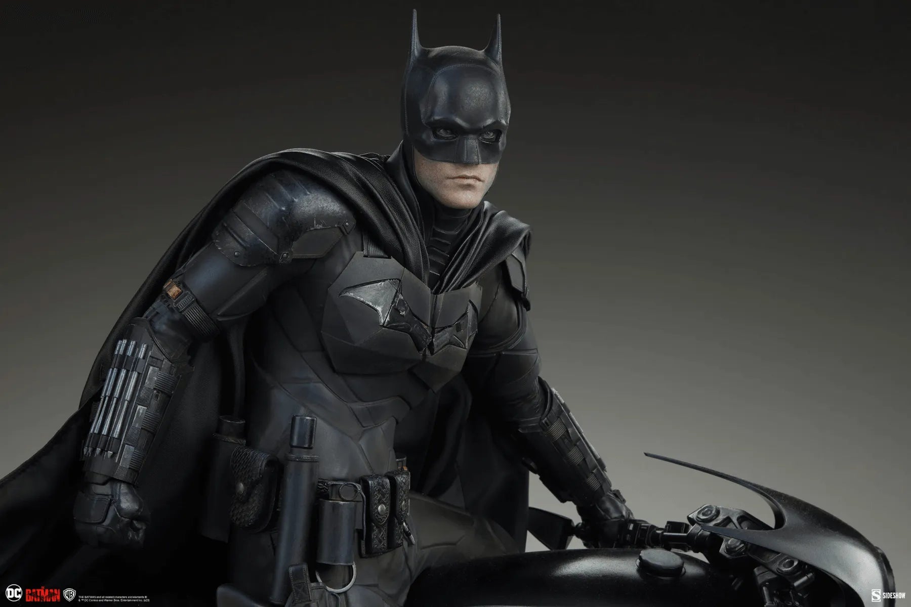 SID300819 The Batman - Batman Premium Format Statue - Sideshow Collectibles - Titan Pop Culture