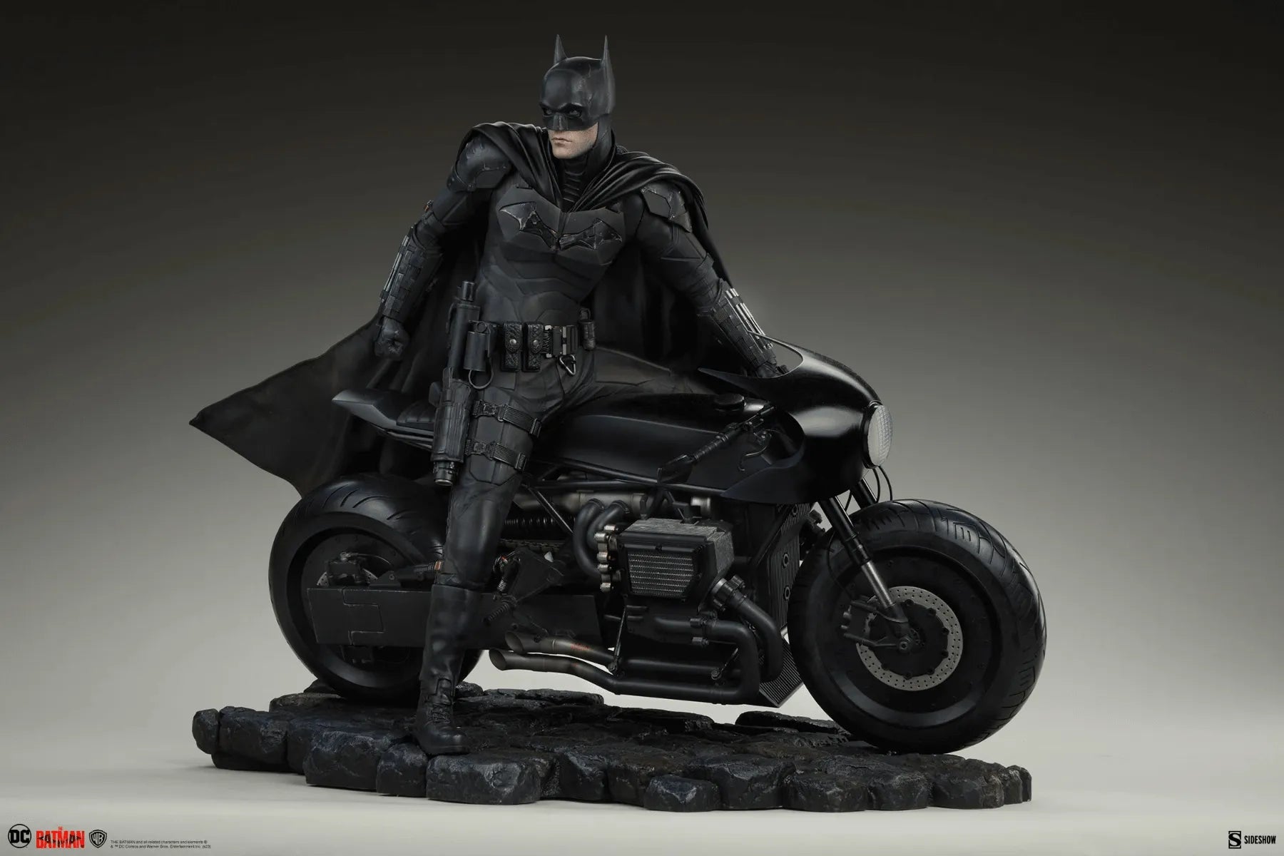 SID300819 The Batman - Batman Premium Format Statue - Sideshow Collectibles - Titan Pop Culture