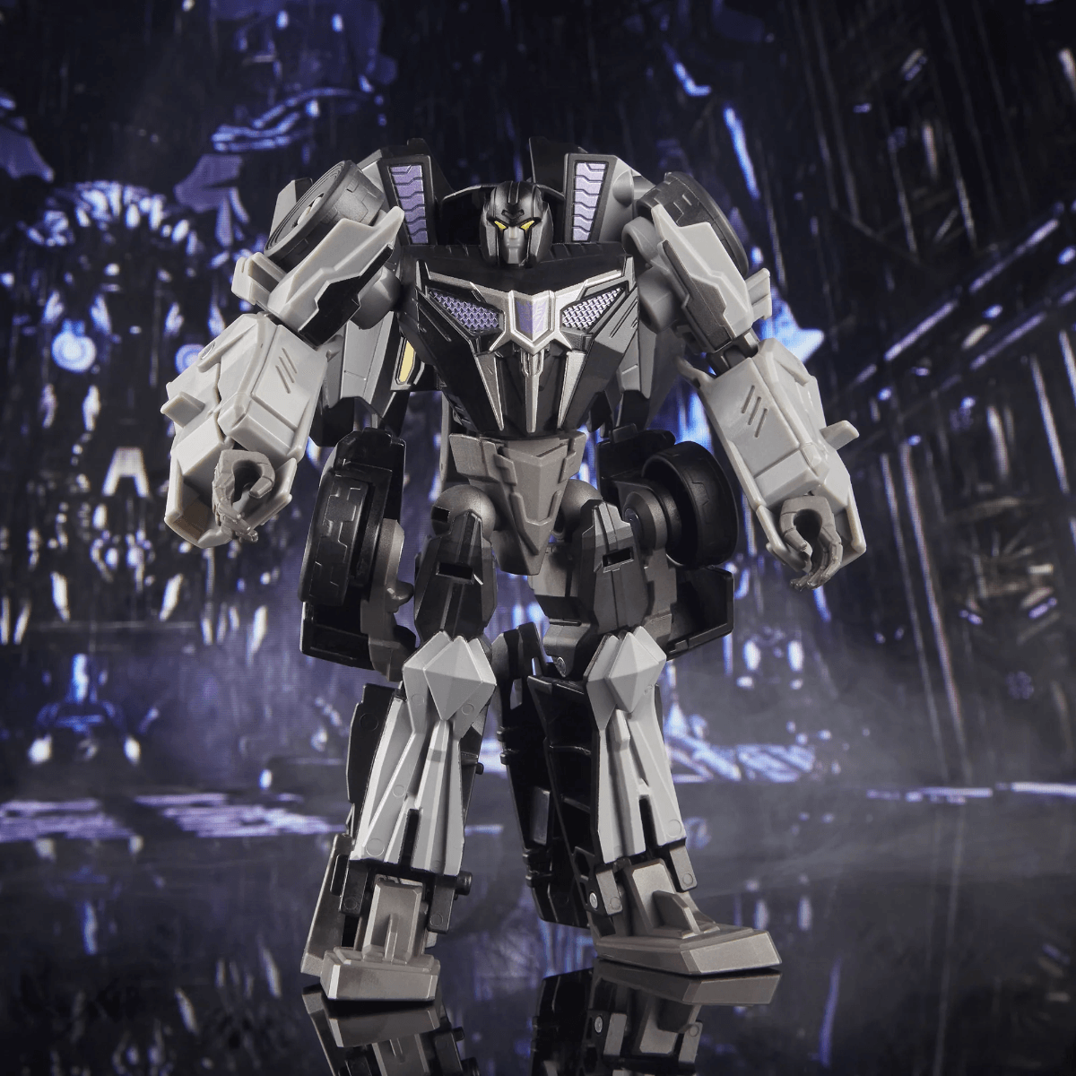 24241 Transformers Studio Series: Deluxe Class - 02 Gamer Edition Barricade - Hasbro - Titan Pop Culture