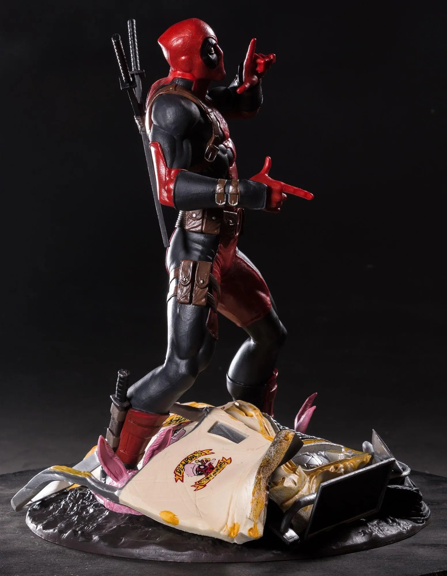 DSTMAR182429 Marvel Comics - Deadpool Taco Truck PVC Diorama - Diamond Select Toys - Titan Pop Culture