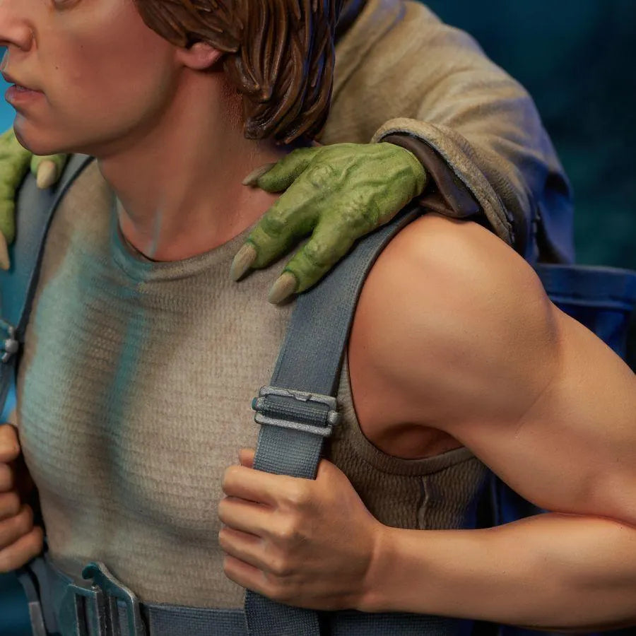 DSTNOV232005 Star Wars: The Empire Strikes Back -Luke Skywalker with Yoda 1:6 Scale Mini Bust - Diamond Select Toys - Titan Pop Culture