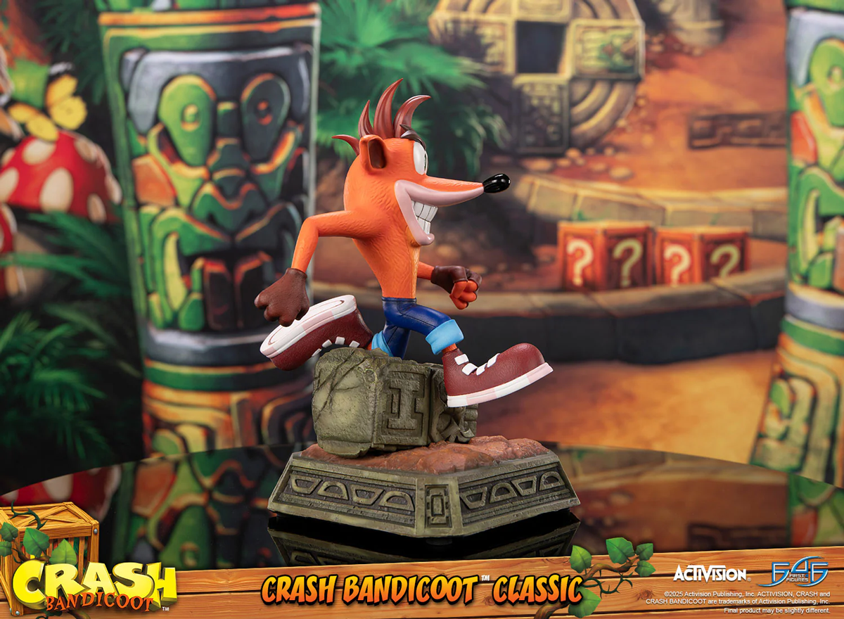 Crash Bandicoot - Crash Running Statue