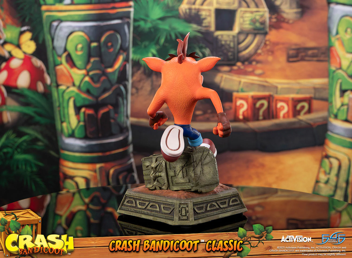 Crash Bandicoot - Crash Running Statue