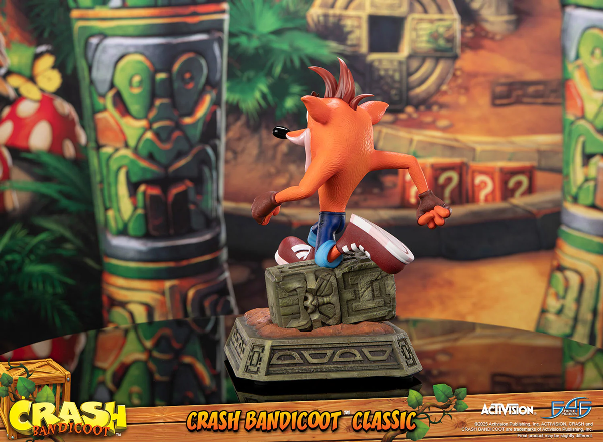 Crash Bandicoot - Crash Running Statue