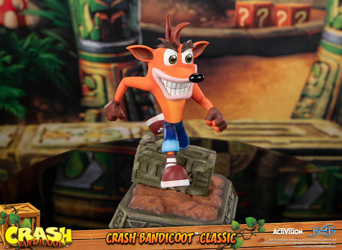 Crash Bandicoot - Crash Running Statue