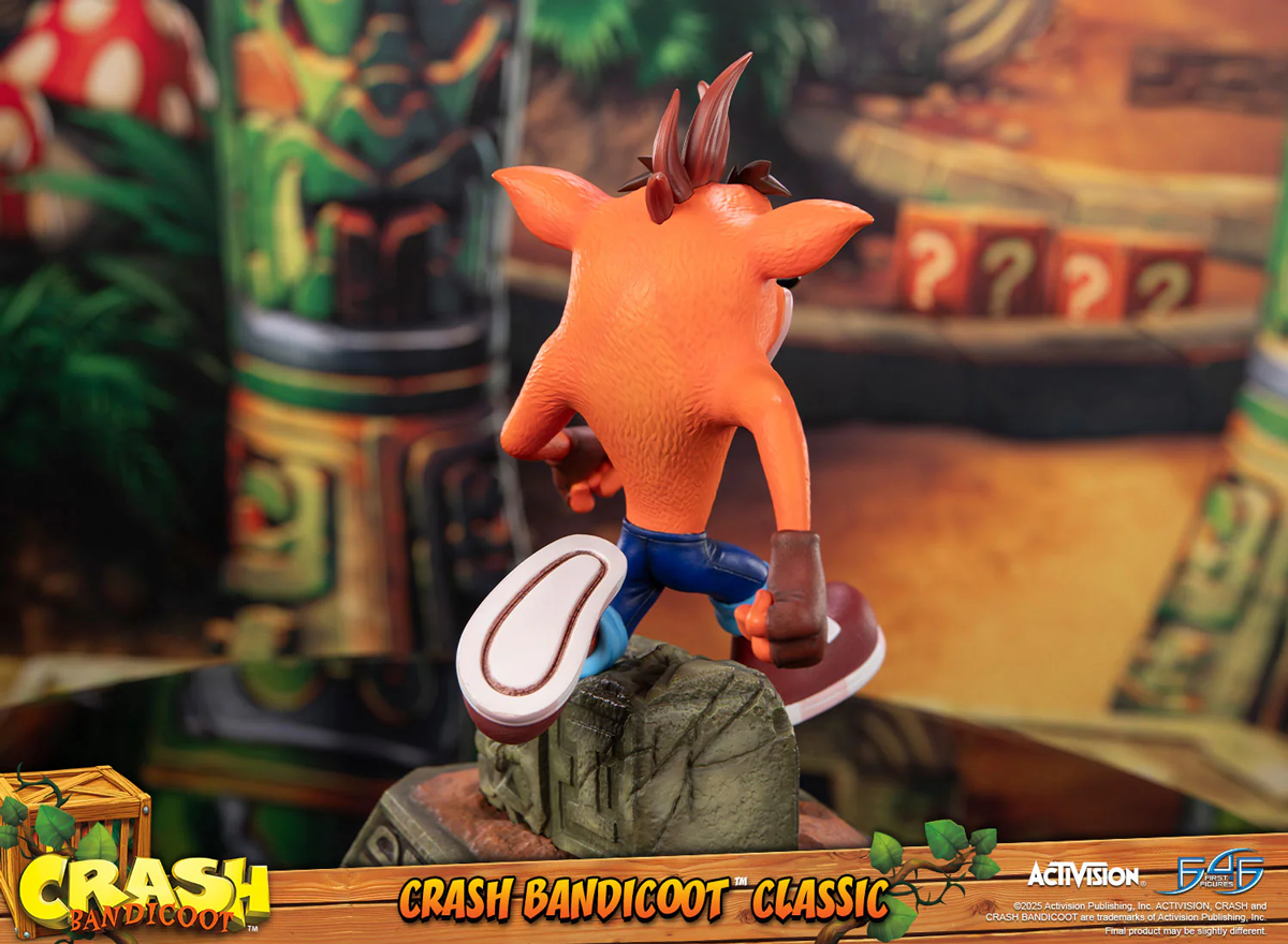 Crash Bandicoot - Crash Running Statue