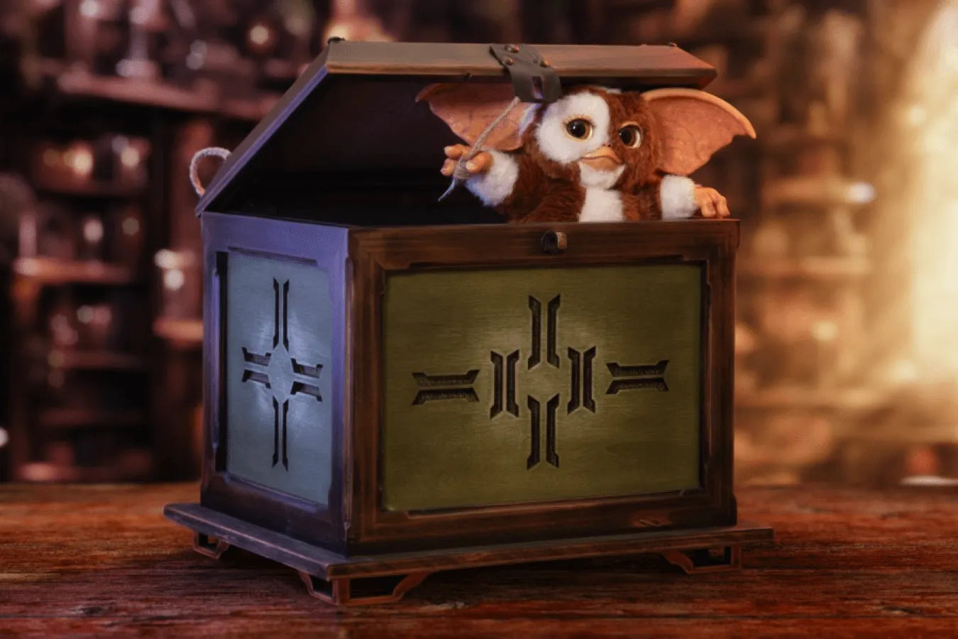 IKO1904 Gremlins - Replica Mogwai box and Gizmo plush - Ikon Design Studio - Titan Pop Culture