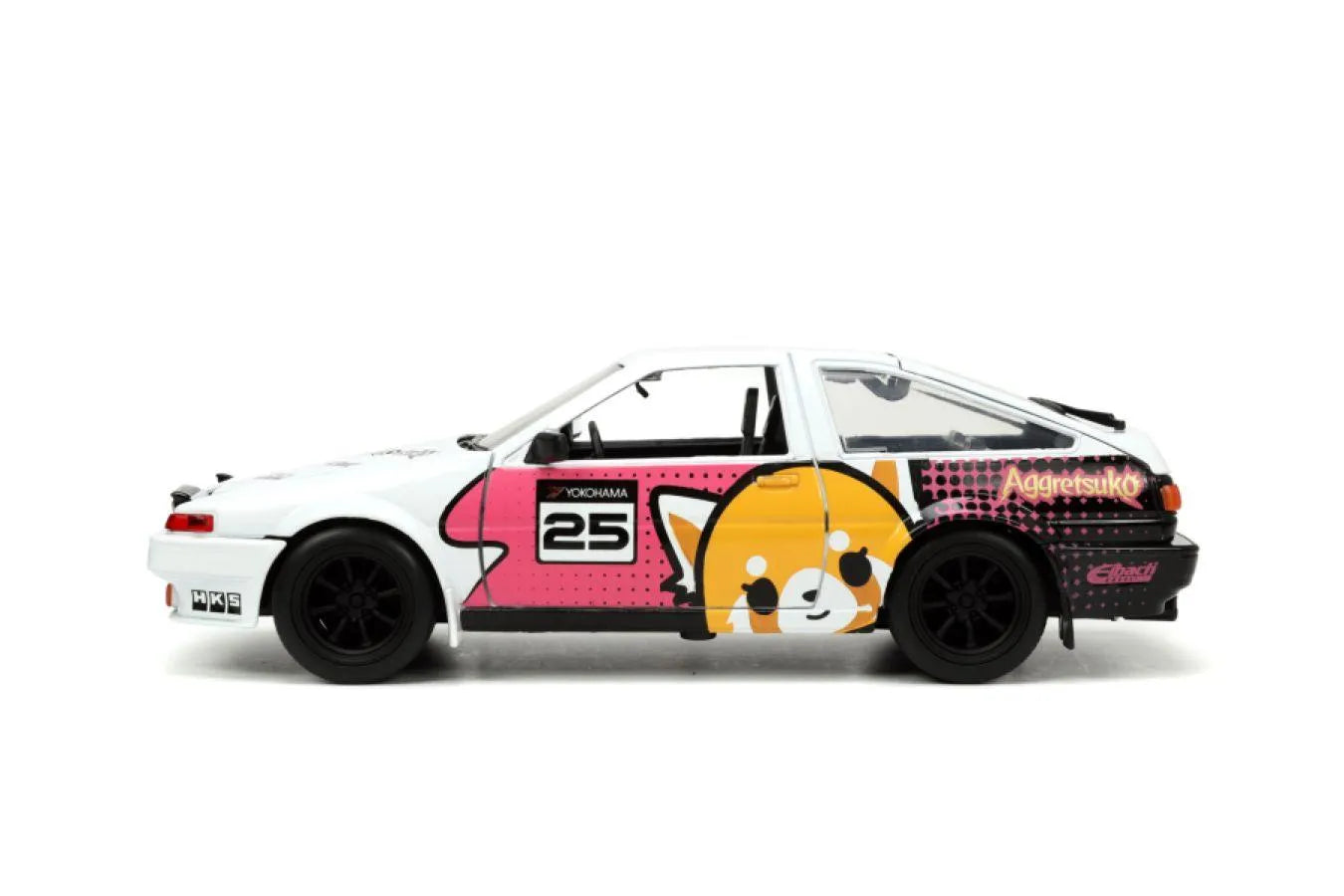 JAD33725 Aggretsuko - Toyota AE86 with Aggretsuko 1:24 Scale Diecast Set - Jada Toys - Titan Pop Culture