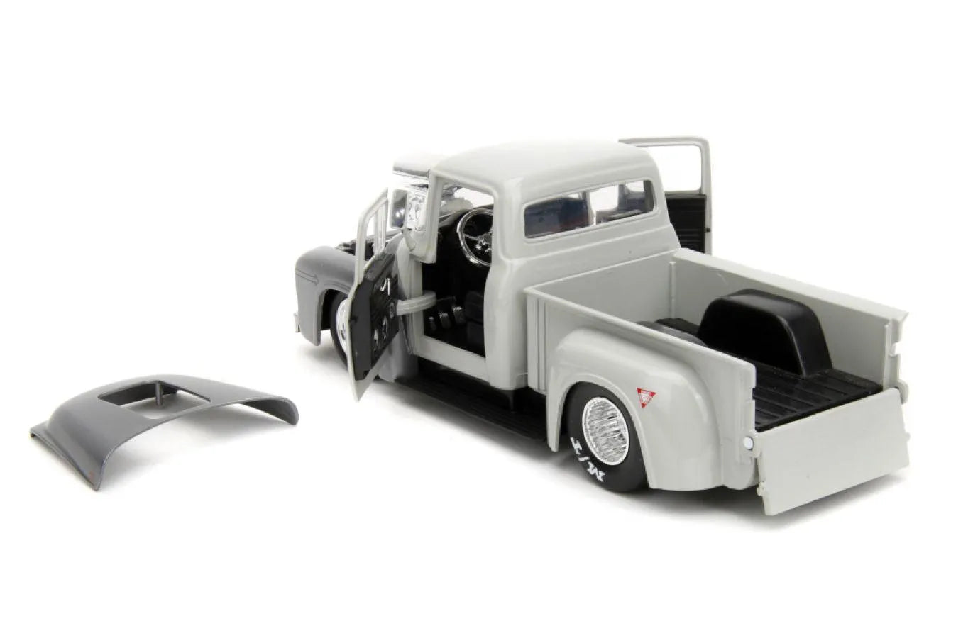 JAD34373 Street Fighter - Ford F-100 (1956) 1:24 with Guile Figure Hollywood Rides Diecast Vehicle - Jada Toys - Titan Pop Culture