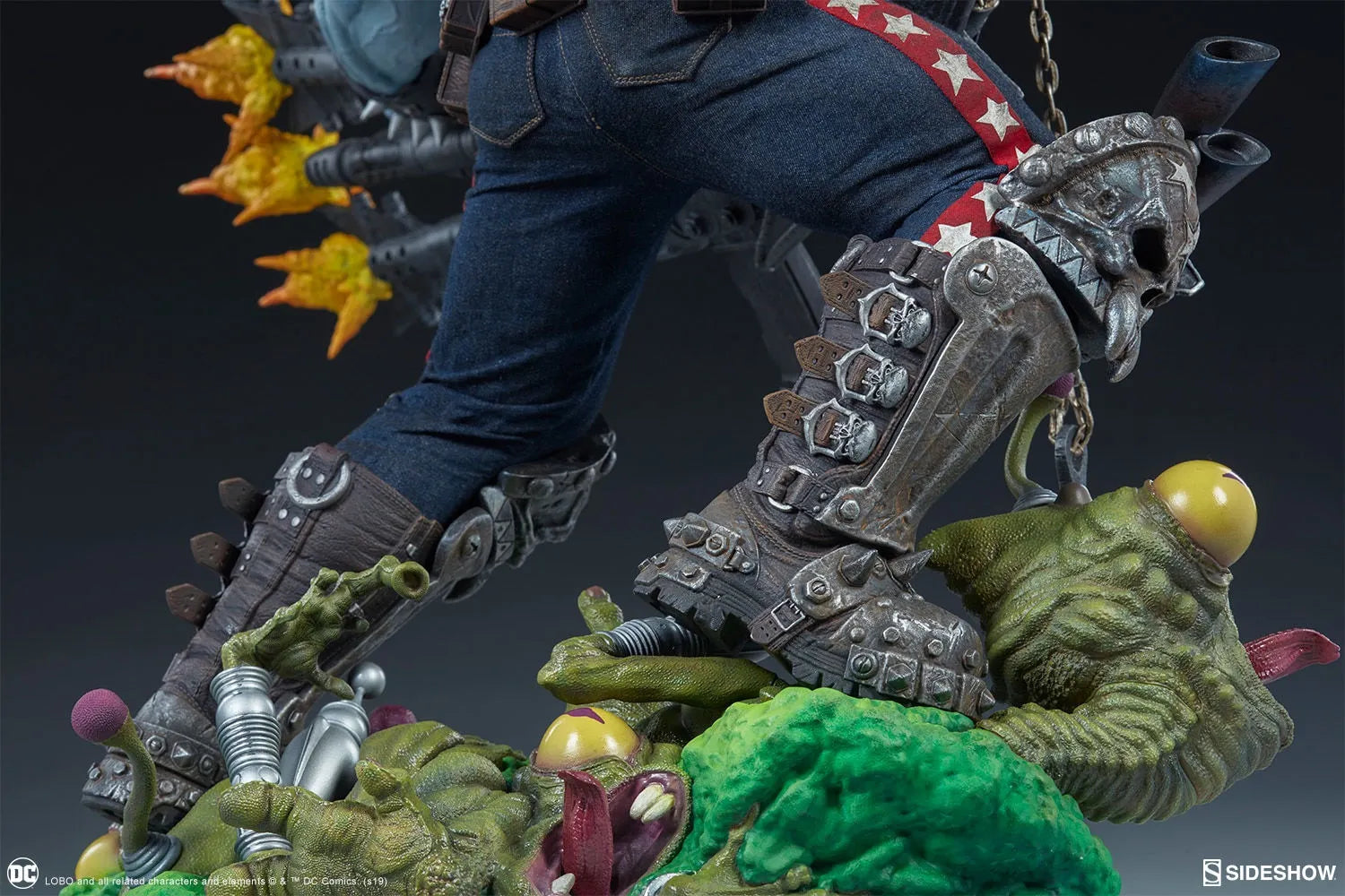 SID300682 DC Comics - Lobo Maquette - Sideshow Collectibles - Titan Pop Culture