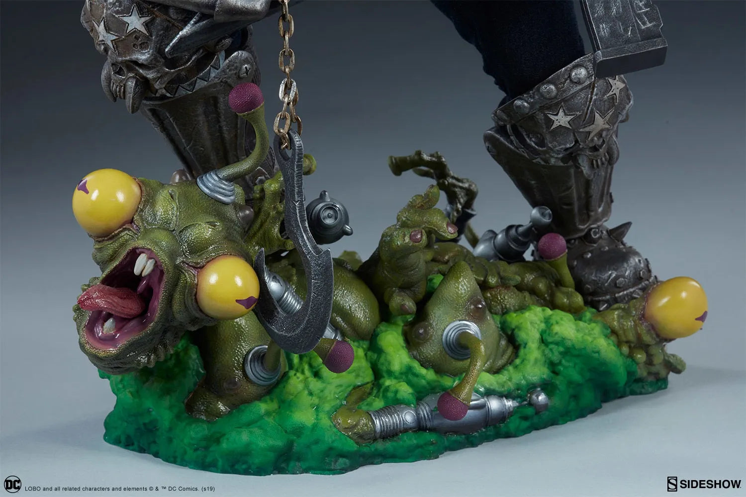 SID300682 DC Comics - Lobo Maquette - Sideshow Collectibles - Titan Pop Culture