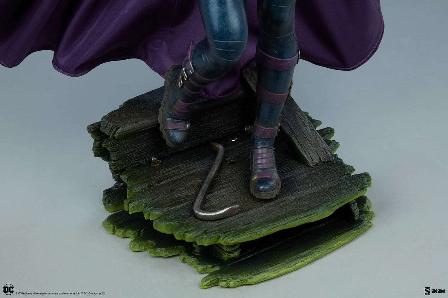 SID300780 DC Comics - Huntress Premium Format Statue - Sideshow Collectibles - Titan Pop Culture