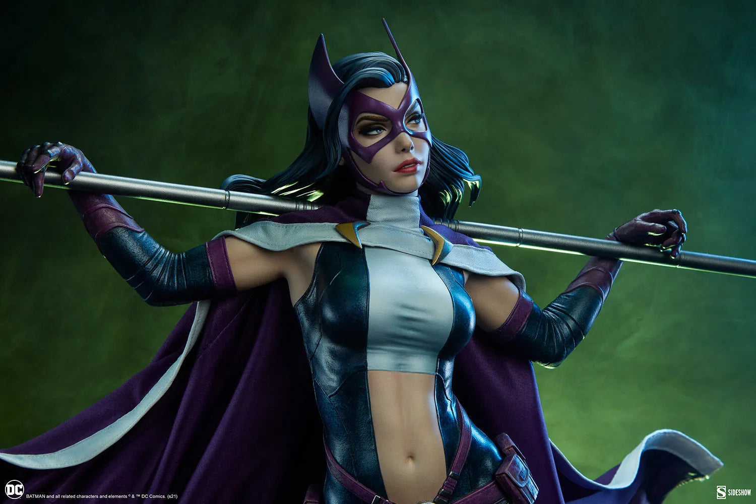 SID300780 DC Comics - Huntress Premium Format Statue - Sideshow Collectibles - Titan Pop Culture