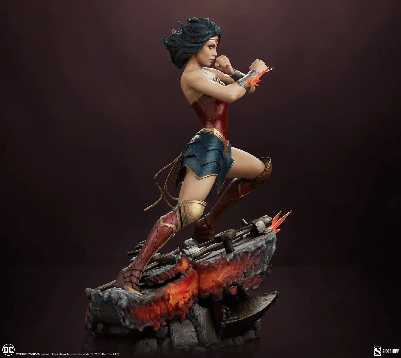 SID300817 Wonder Woman - Saving The Day Premium Format Statue - Sideshow Collectibles - Titan Pop Culture