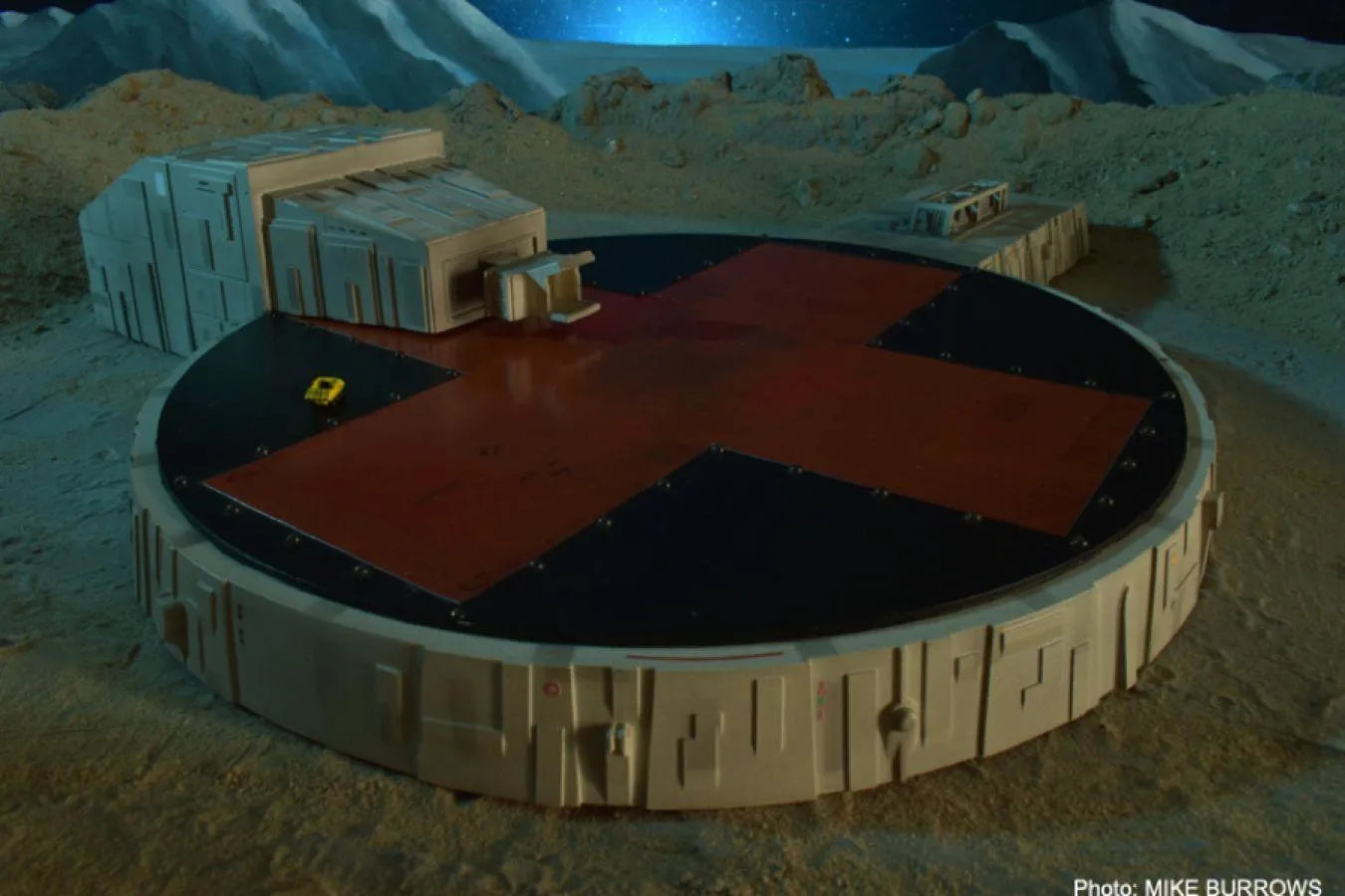 SIXALP-1 Space 1999 - Electronic Alpha Launch Pad with Eagle One - Sixteen 12 - Titan Pop Culture