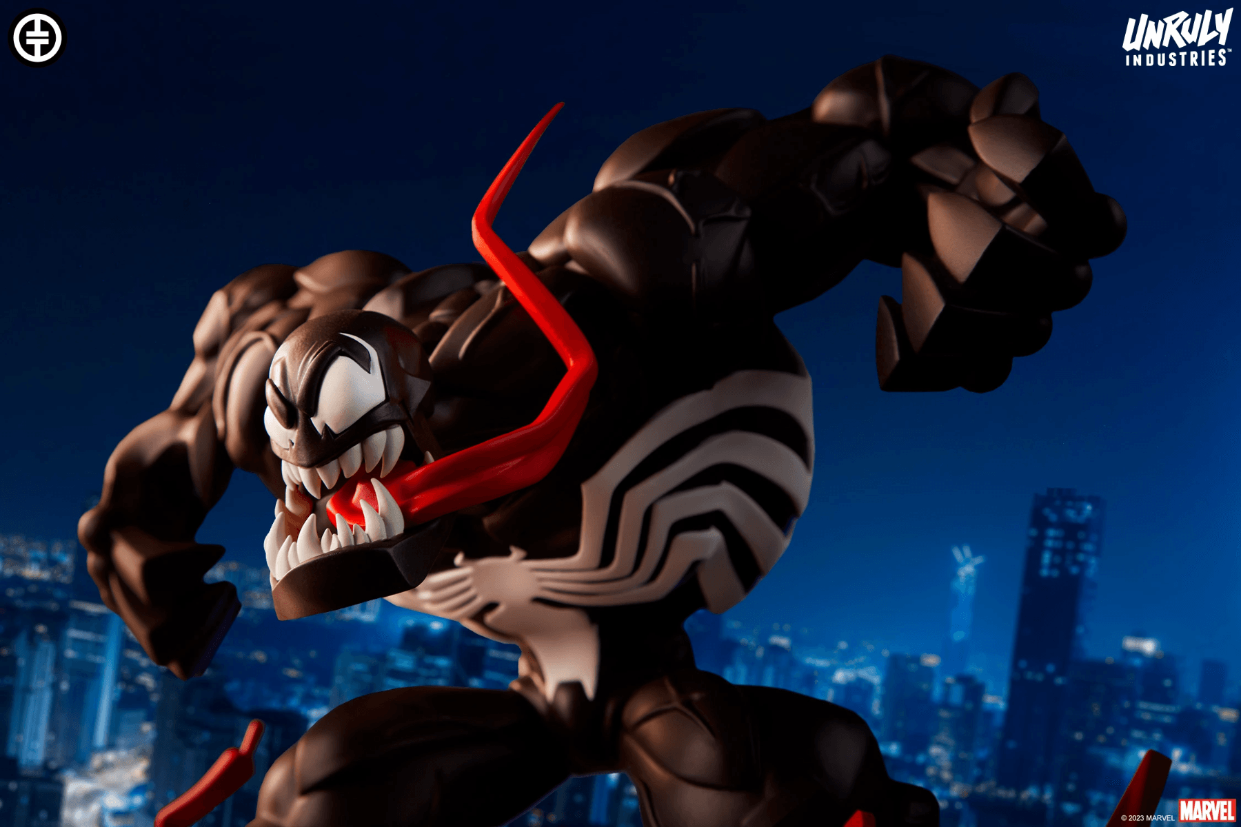 UNR700226 Spider-Man - Venom Designer Statue - Unruly Industries - Titan Pop Culture