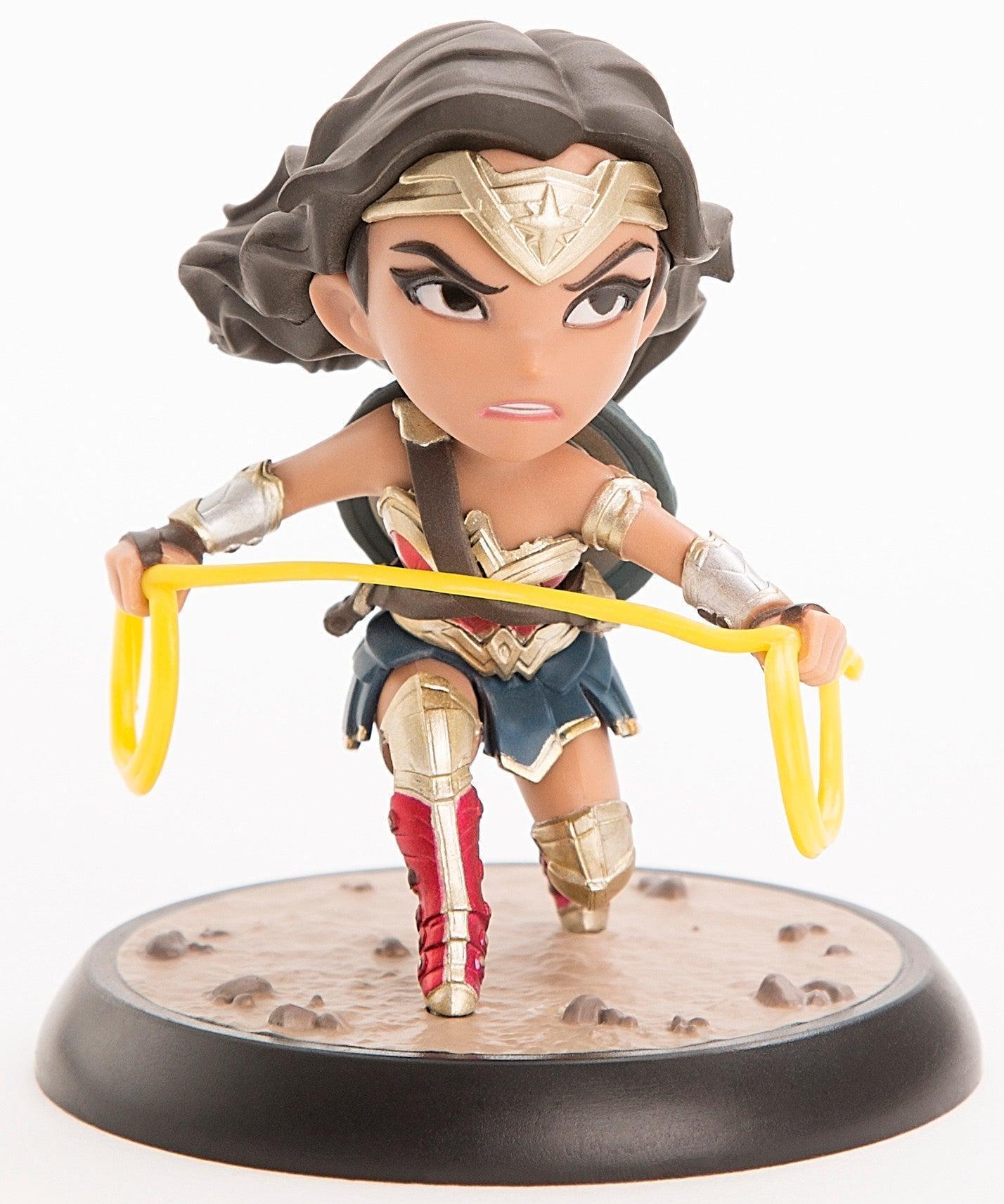 VR-49861 Justice League Wonder Woman Q-FIG Figure - Quantum Mechanix - Titan Pop Culture