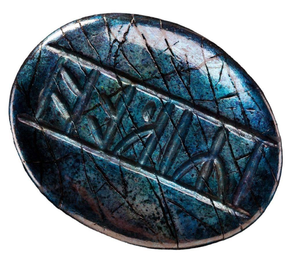 WET01456 The Hobbit - Kili's Rune Stone Prop Replica - Weta Workshop - Titan Pop Culture